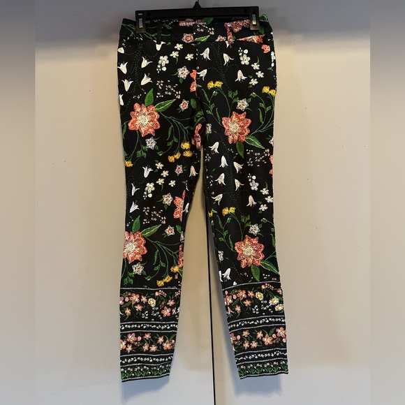 Old Navy Pants - Old Navy -  Floral Mid-Rise Pixie Pant (Size 4)